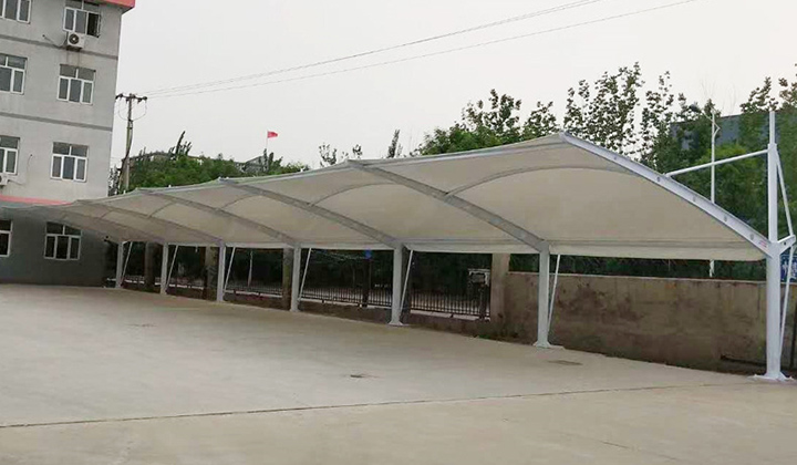 膜結構材料的車棚應用越來越多，受到人們的親睞