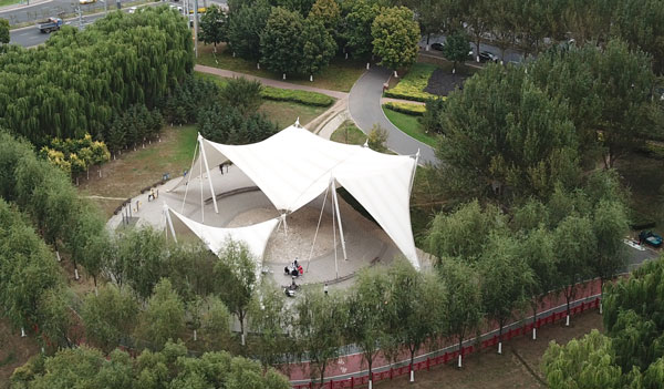 不同膜材對環境的適應度不同：解析膜結構建筑的生態挑戰與解決方案